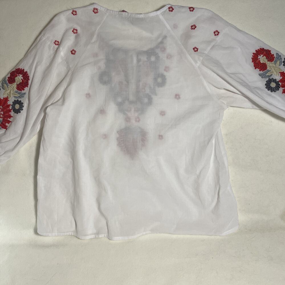 Women’s White Embroidered Bell Sleeve Slit Front Top Small - Picture 7 of 10